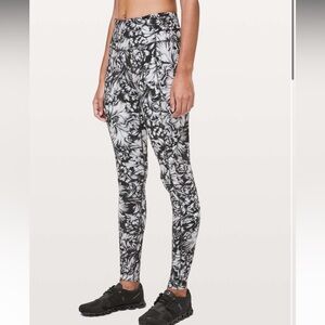 Lululemon Fast & Free Full Length Tight *Nulux 28"
Night Garden Ice Grey Black